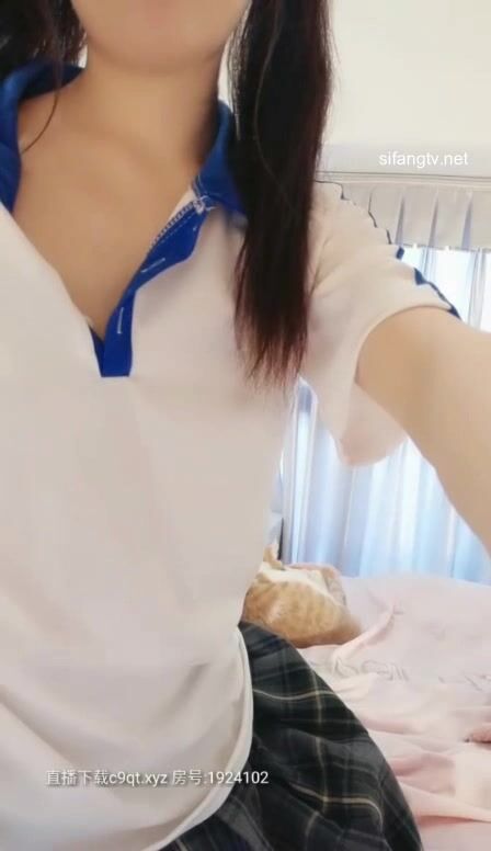 極品顏值大眼睛小仙女【狗花】 純純慾火的在校生，小美腿中間陰毛旺盛生長，打小逼逼揉奶誘惑 聲音甜甜地和網友聊情！ 