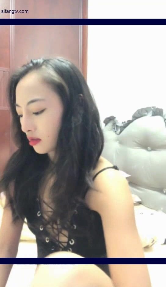 極品小仙女【吸舔取精紫霞】各種大尺度，逼里塞上跳蛋到街頭買西瓜搭訕，居家做飯自慰各種挑逗刺激