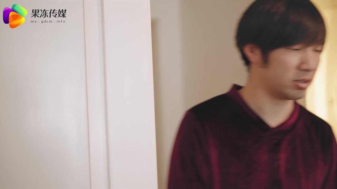 果凍傳媒國產AV劇情《 試探 》母親新男友太老實 單純女兒來試探