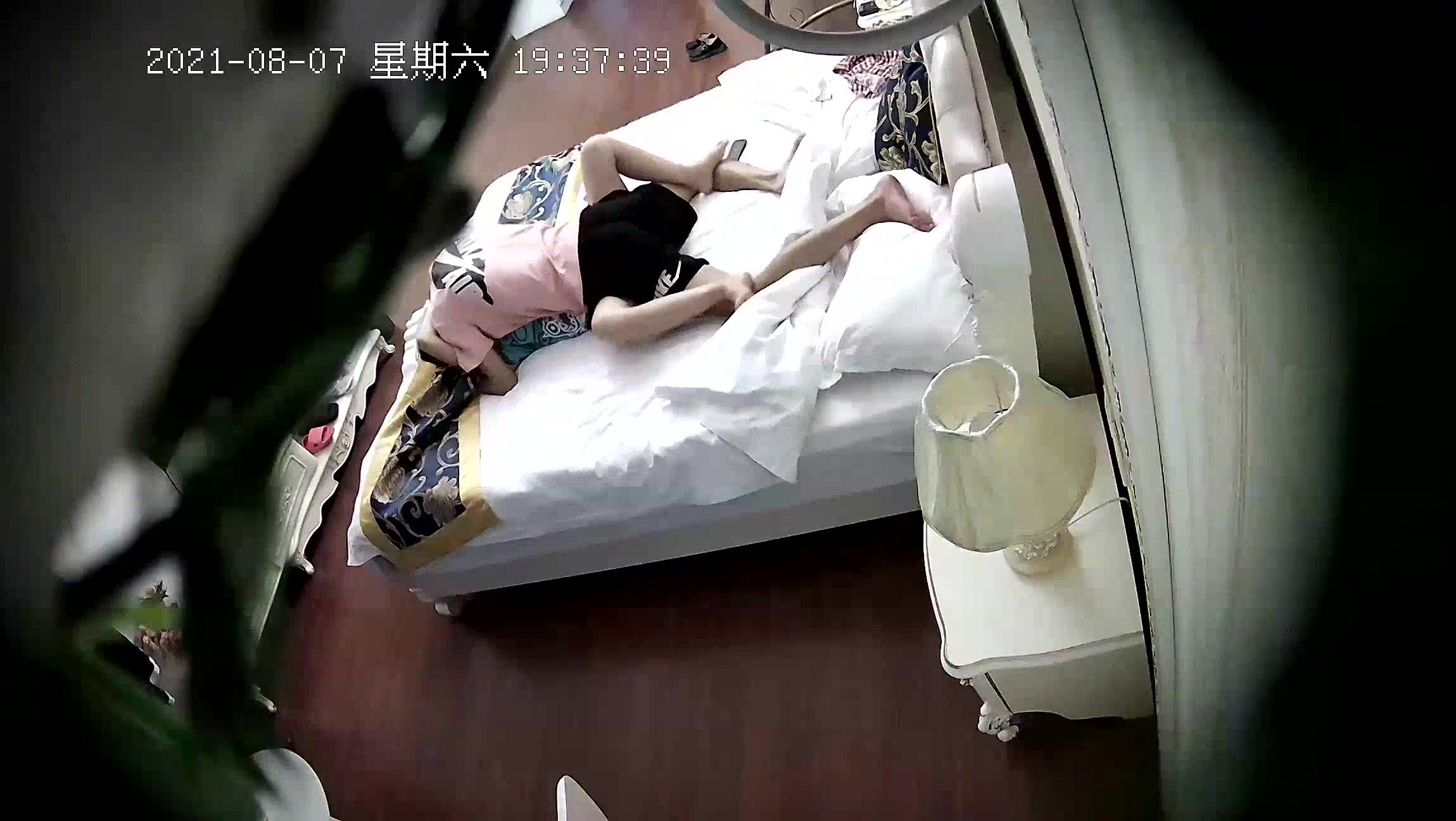 【酒店偷拍甄選】增添新房型大學生入住俊男美女激情啪操 迫不及待推倒就開操 邊激情操邊親舌吻 - SOPORN.COM