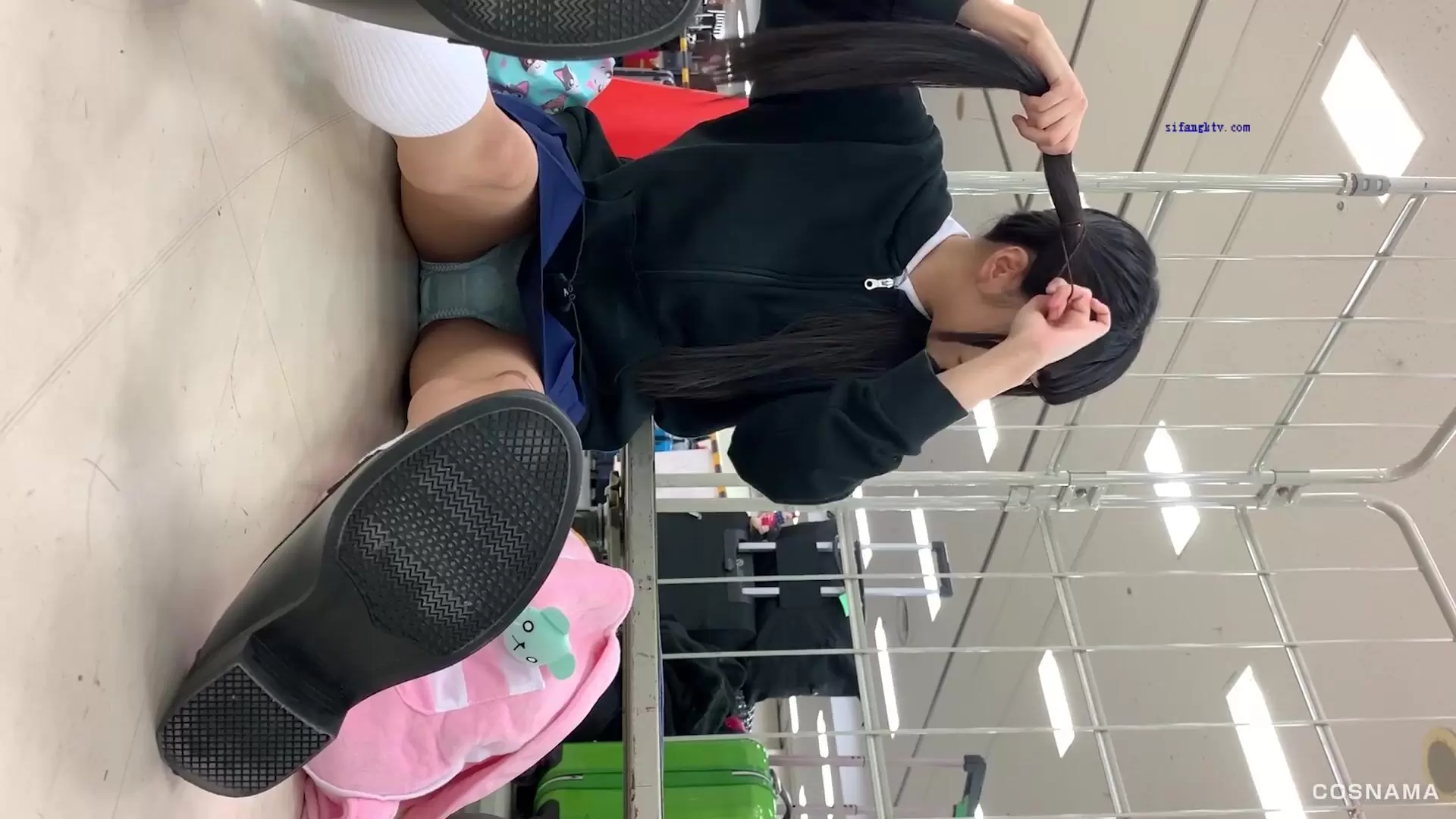 最新極品抄底】多角度超近景抄底偷拍動漫展抄底高顏可愛COS極品美女妹子各個都是極品(1) - SOPORN.COM