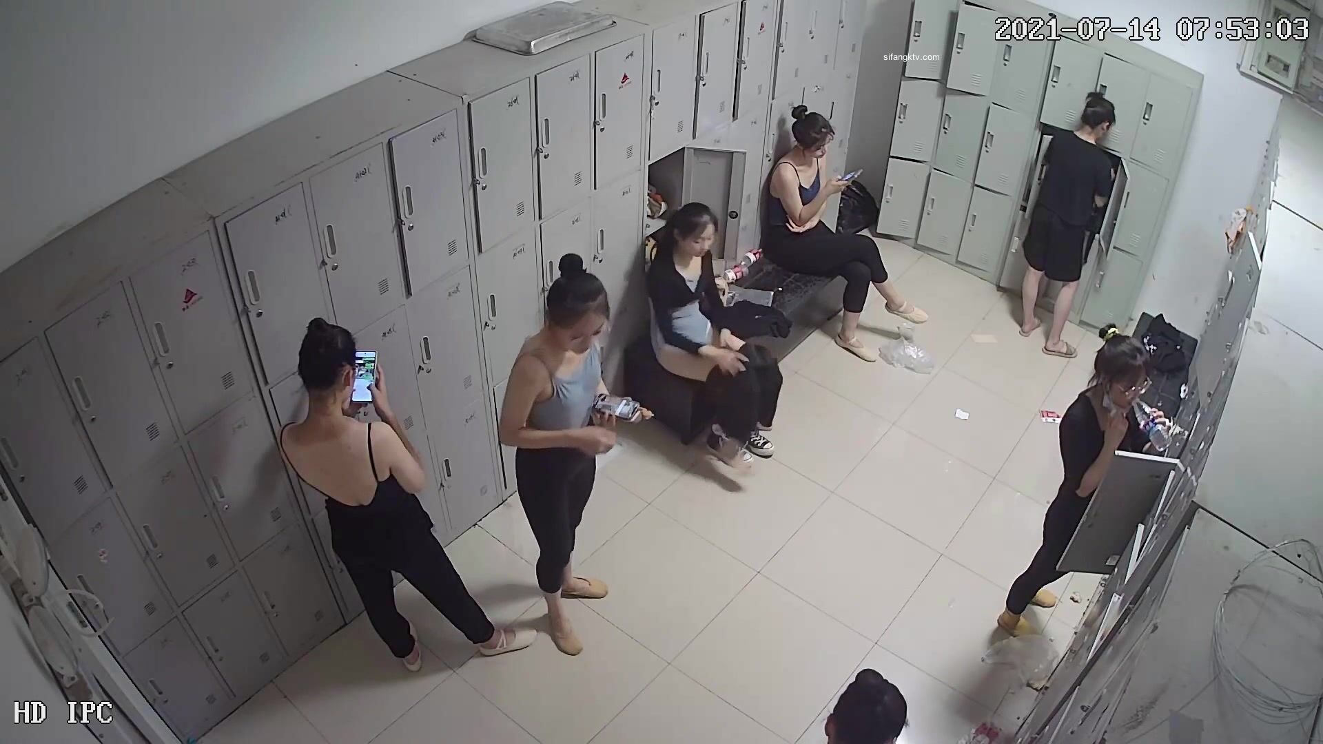 破解摄像头 艺校舞蹈班更衣室 一群暑假学舞蹈的学生妹 - SOPORN.COM