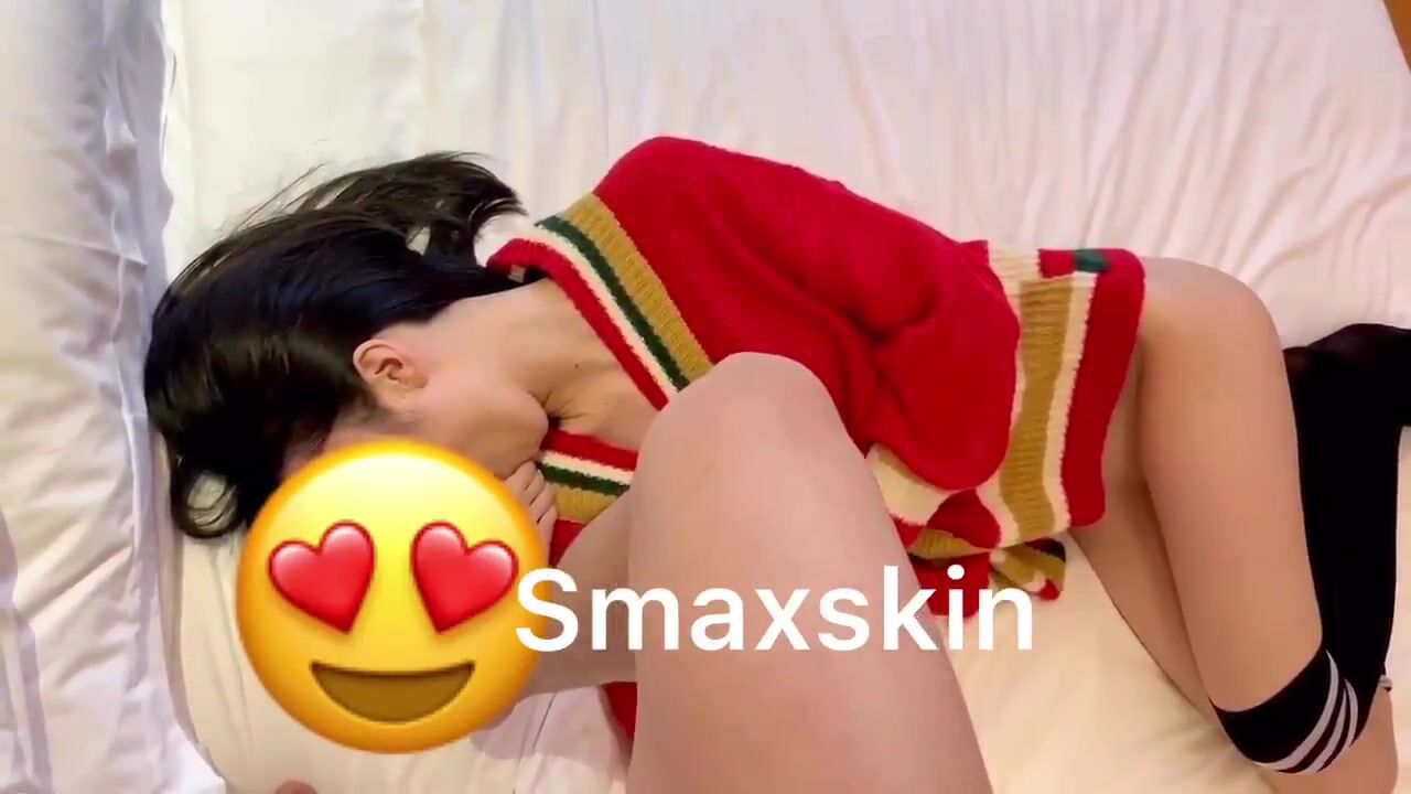 害羞的我輕輕地把爸爸Smaxskin的腳插進我嘴裡舔腳露出調教清純反差母狗- SOPORN.COM