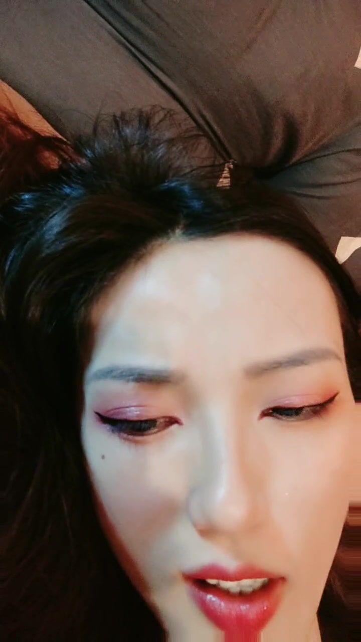 美臀大長腿顏值女神連體網襪激情高潮出白漿，開檔網襪上位騎乘自己動，抱著屁股快速打樁，扶著屁股後入撞擊猛操