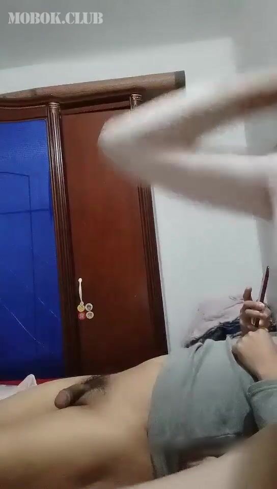 饑渴良家剛生過孩子還有奶水和老公劇情啪啪,男的完全被當工具人壹樣被幹了