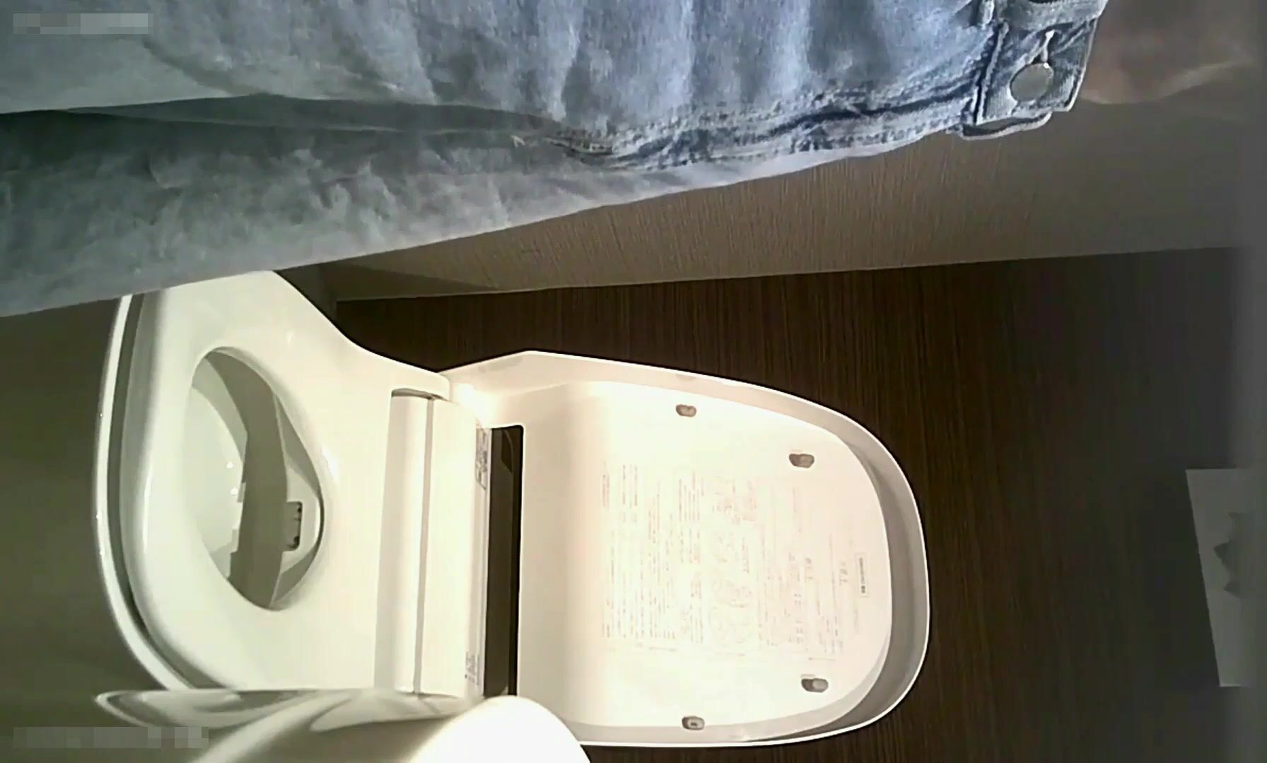 トイレ盜撮アソコの毛を剃る女性が登場- SOPORN.COM