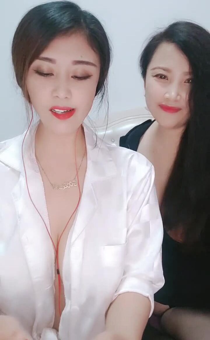 熬夜咖喱飯-風情艷主兩阿姨。大奶胸胸，搖乳舞，百看不厭白皙肌膚，老能叭叭了！