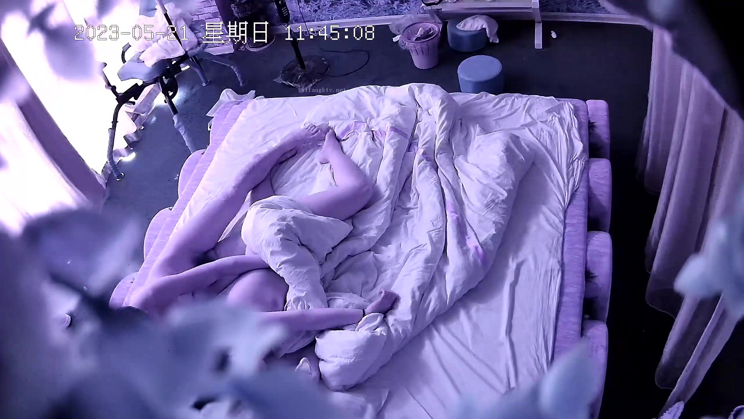 流出情趣酒店偷拍年輕情侶中午睡醒干炮幹得妹子啊啊叫- SOPORN.COM